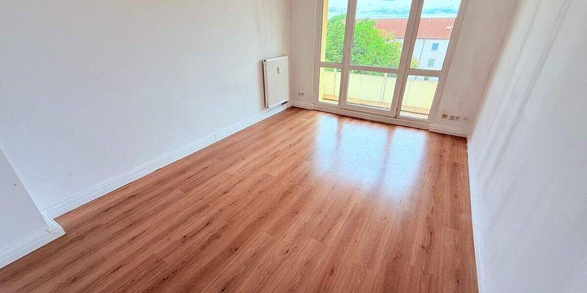 **Besichtigung: Mo.,15.12.25 um 19:00 Uhr** Schöne Balkonwohnung im Komponistenviertel! 3 zimmer