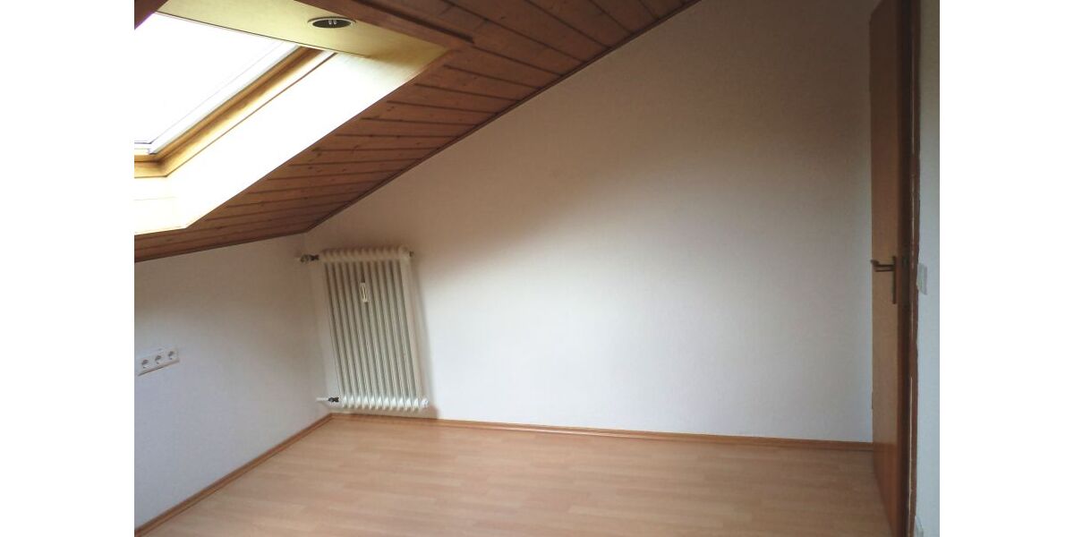 Gemütliche 3 Zimmer Dachgeschosswohnung mit EBK und Balkon - Dachgeschoßwohnung Weil im Schönbuch | Angebot:25239500