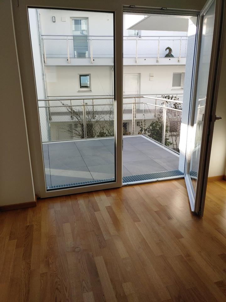 Schöne neuwertige 2-Zimmer-Wohnung mit Balkon, Garage in Traunste