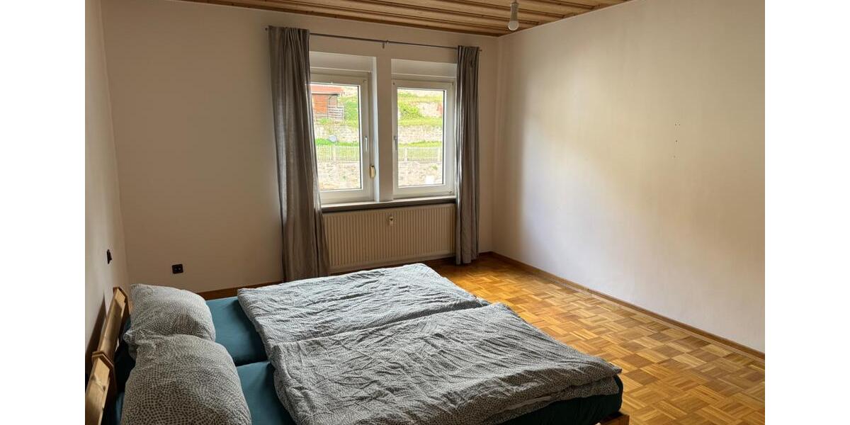 Etagenwohnung Spangenberg - 4 Zimmer, 136 m&sup2;, 950&euro; | Angebot:25285670