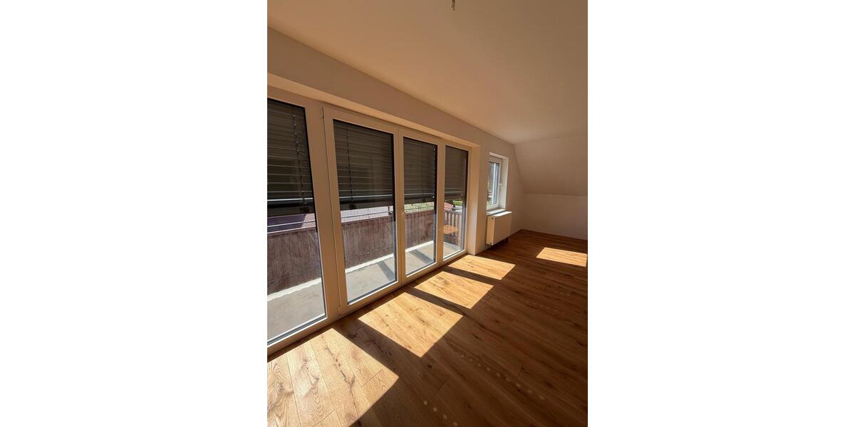 Dachgeschoßwohnung Meißner - 4 Zimmer, 97 m&sup2;, 780&euro; | Angebot:26348423