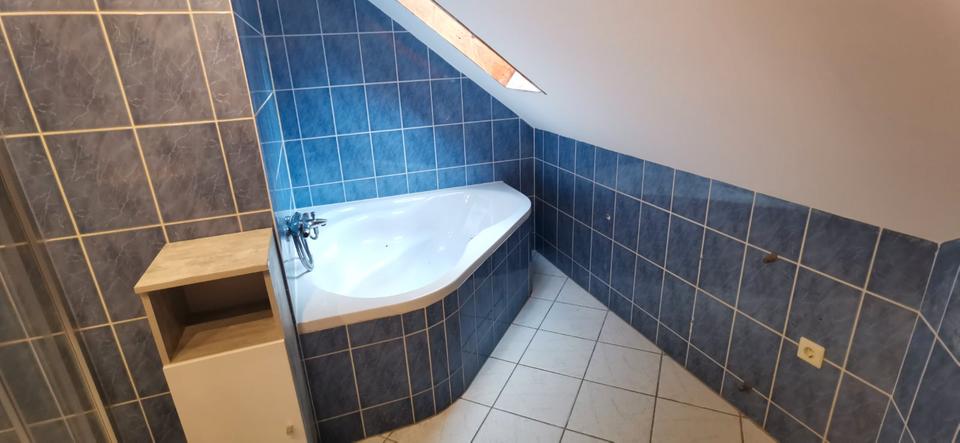 Dachgeschoßwohnung Schwarzatal - 3 Zimmer, 80 m&sup2;, 400&euro; | Angebot:26221782