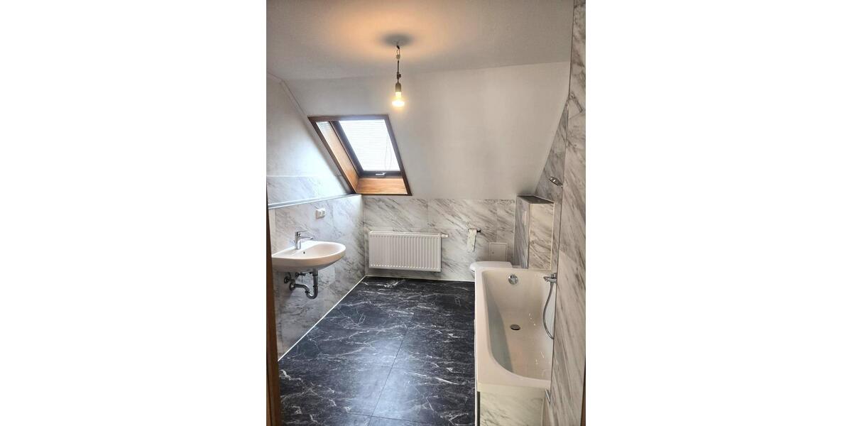 Dachgeschoßwohnung Zwickau - 4 Zimmer, 110 m&sup2;, 660&euro; | Angebot:26529827