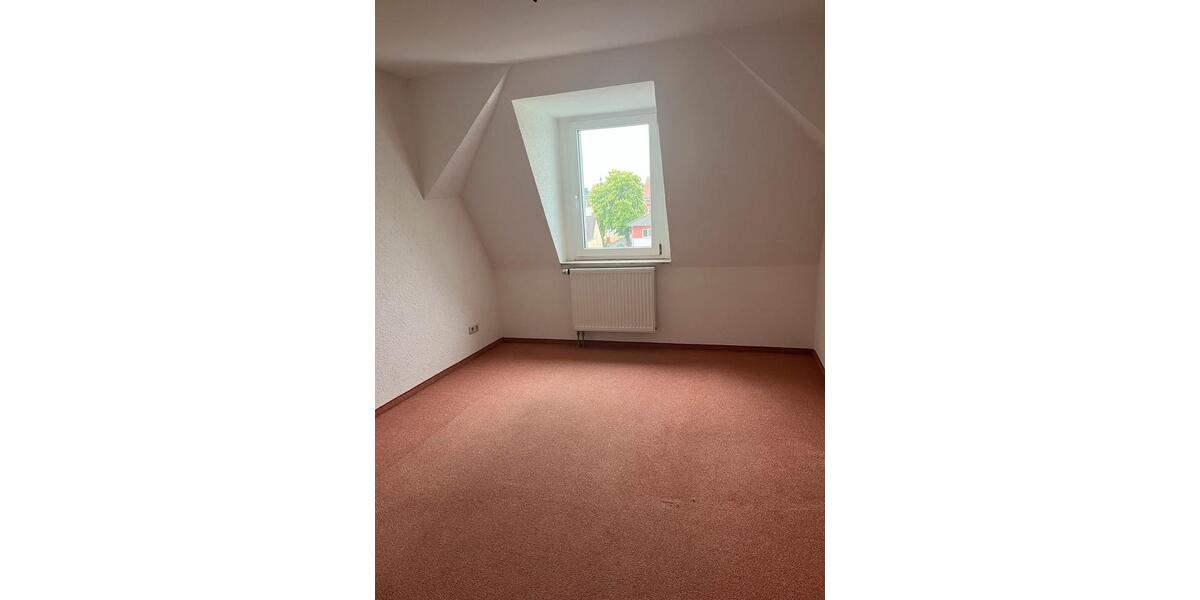 Dachgeschoßwohnung Riesa - 3 Zimmer, 75 m&sup2;, 375&euro; | Angebot:26455391