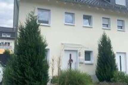 Haus Oberursel Weißkirchen - 6 Zimmer, 160 m&sup2;, 2.750&euro; | Angebot:27096560