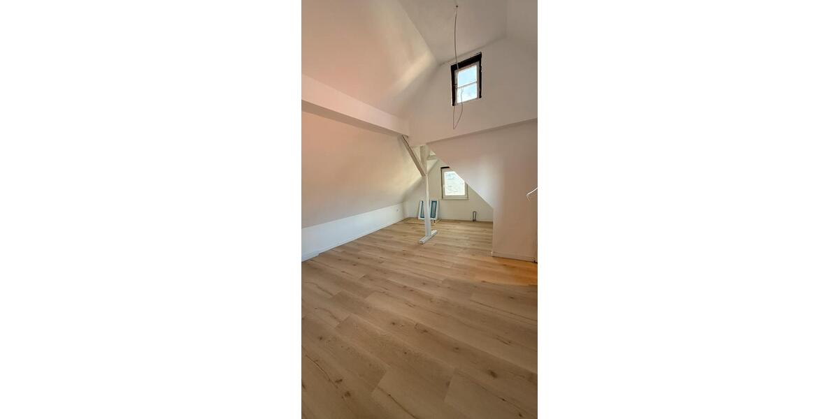 Dachgeschoßwohnung Pohlheim - 3.5 Zimmer, 120 m&sup2;, 1.000&euro; | Angebot:26254533