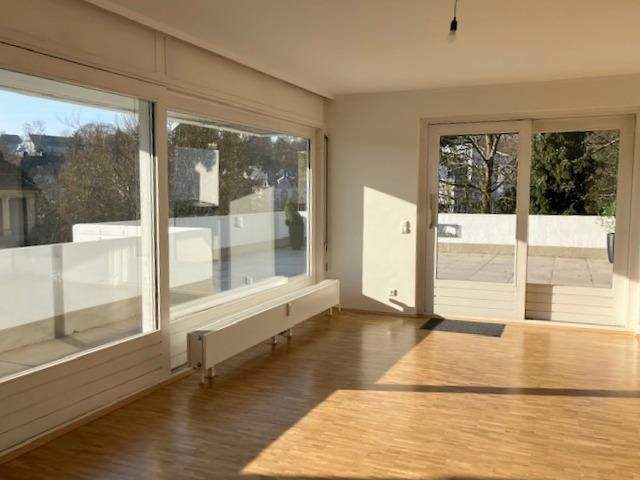 Etagenwohnung Wiesbaden Nordost - 4 Zimmer, 126 m&sup2;, 1.900&euro; | Angebot:25772222