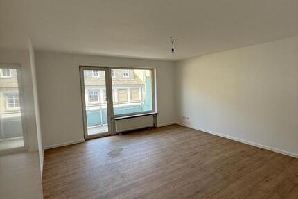ERSTBEZUG! Nach Kernsanierung, 3 Zimmerwohnung - auch gerne an WGs zu vermieten! zimmer