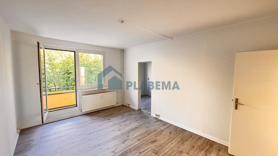 2- Zimmer Wohnung im Hochparterre mit Balkon, es wird eine neue Einbauküche installiert zimmer