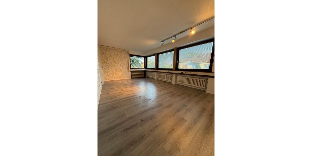 Erdgeschoßwohnung Bad Königshofen im Grabfeld - 5 Zimmer, 160 m&sup2;, 1.000&euro; | Angebot:19351823