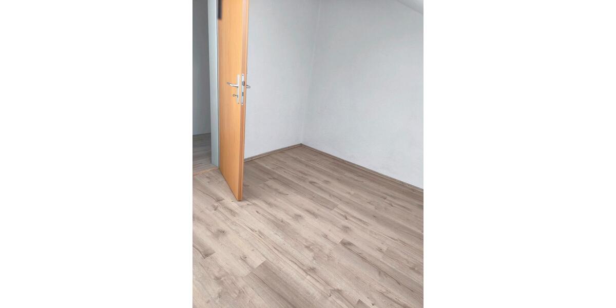 Dachgeschoßwohnung Stuttgart Feuerbach - 1.5 Zimmer, 34 m&sup2;, 850&euro; | Angebot:26616081