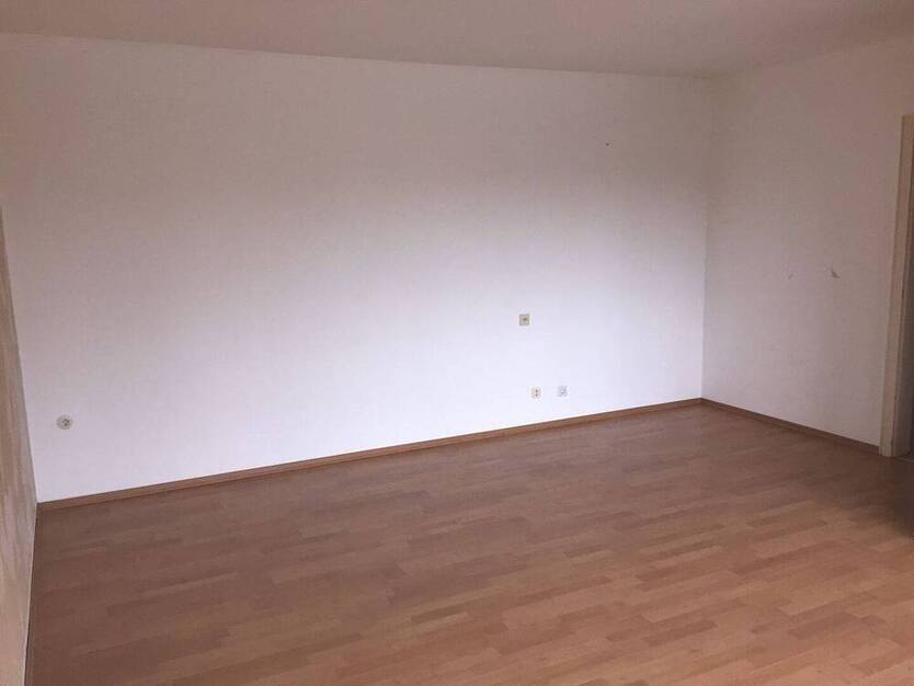 Lev.-Quettingen, ruhiges Appartement, 1.OG, ca. 37 m², 1 Zimmer, Balkon, Küche, Wannenbad