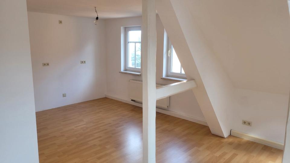 Dachgeschoßwohnung Limbach-Oberfrohna Oberfrohna - 2 Zimmer, 37 m&sup2;, 220&euro; | Angebot:26211120