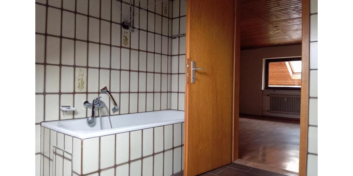 Dachgeschoßwohnung Sinsheim - 2 Zimmer, 100 m&sup2;, 680&euro; | Angebot:26567978