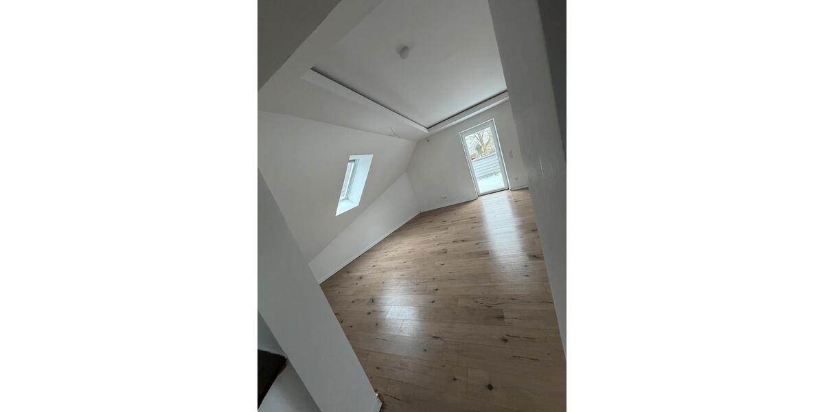 Dachgeschoßwohnung Stapel - 3 Zimmer, 80 m&sup2;, 1.000&euro; | Angebot:24818586