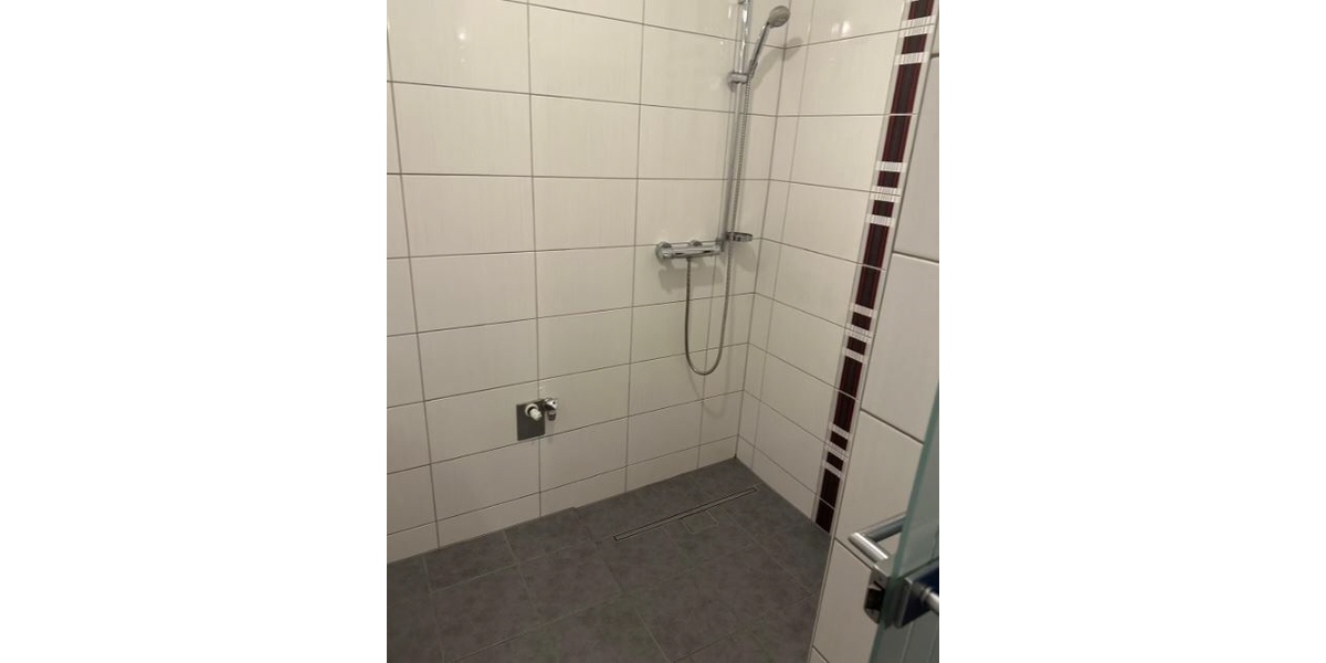 Geräumige 5-Zimmer-Wohnung mit Balkon - Etagenwohnung Gotha | Angebot:27400685