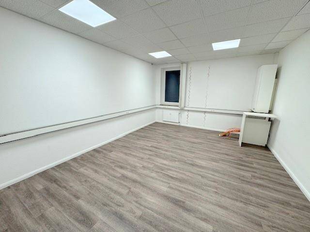 Gewerbeobjekt Ahrensburg - 6 Zimmer, 172 m&sup2;, 1.640&euro; | Angebot:25696643