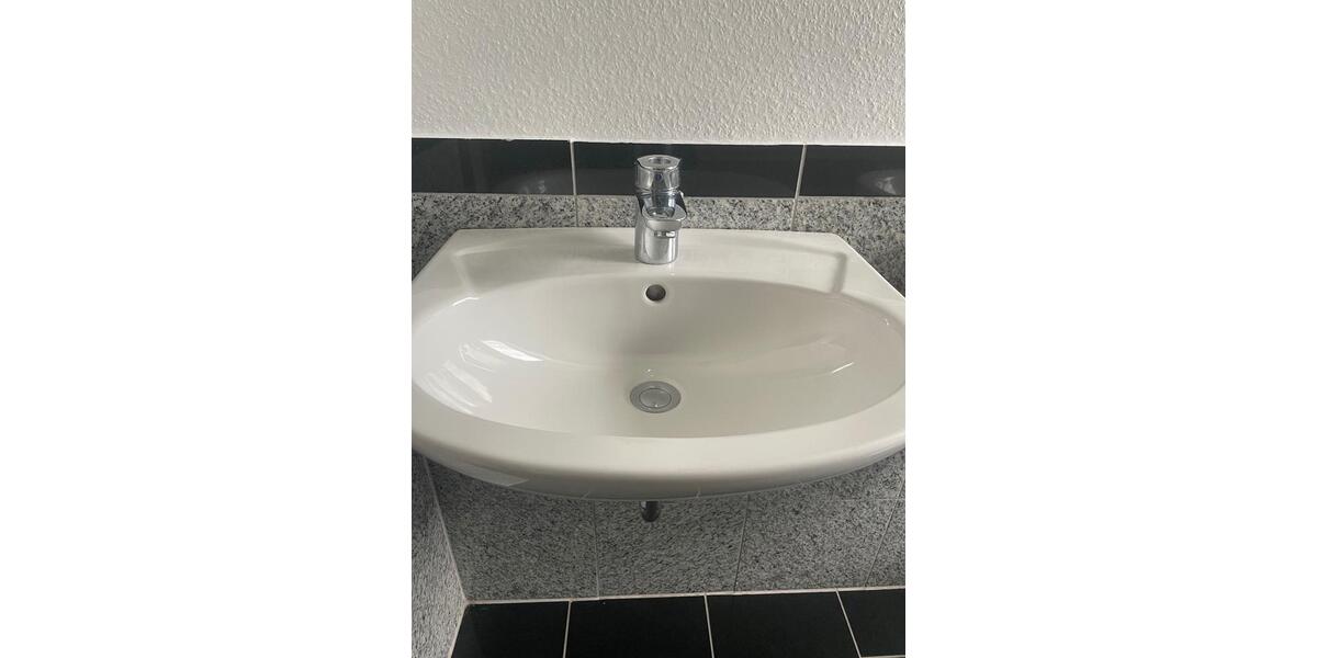 Dachgeschoßwohnung Wiesbaden Biebrich - 4 Zimmer, 105 m&sup2;, 1.190&euro; | Angebot:23487974