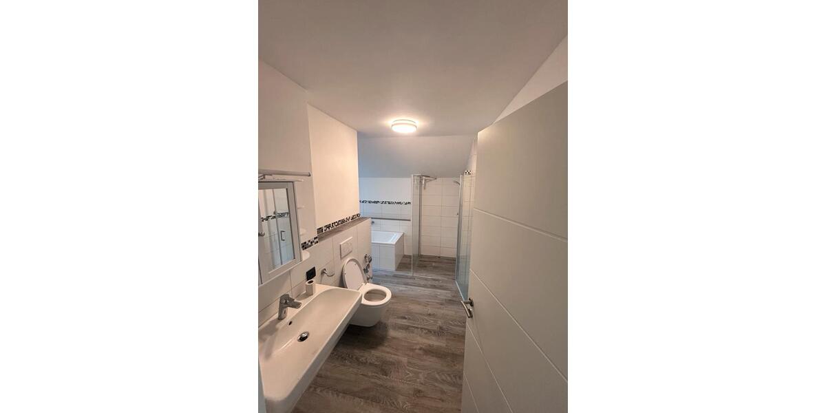 Dachgeschoßwohnung Fellbach - 4 Zimmer, 100 m&sup2;, 1.200&euro; | Angebot:26618472