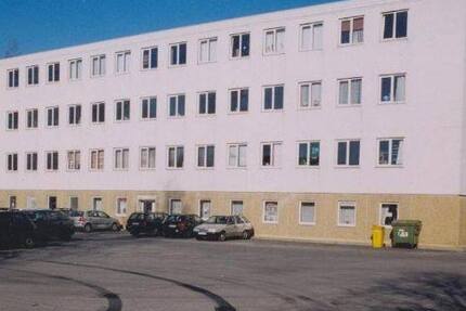 Büro oder Schulungsräume neben Kaufland, viele Parkplätze 15 zimmer