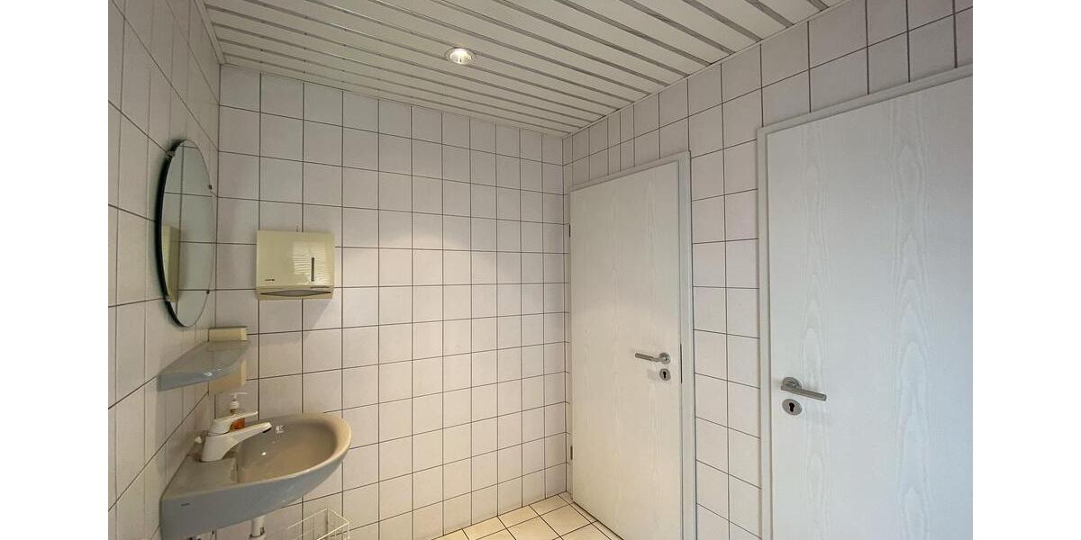 Großzügige Gewerbefläche unweit des historischen Freyburger Marktplatzes! zimmer