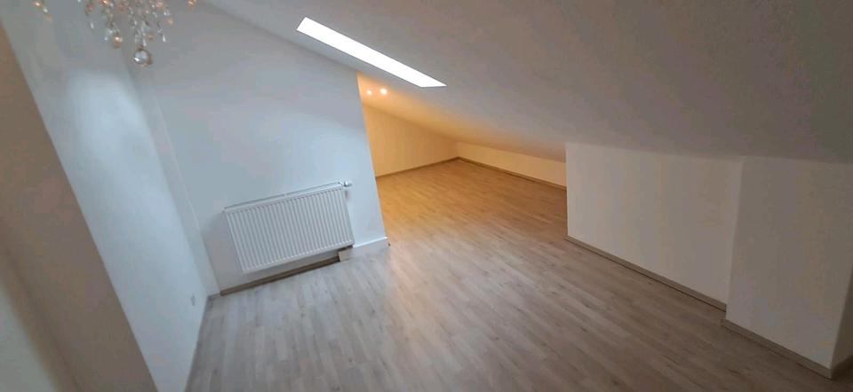 Dachgeschoßwohnung Zimmern ob Rottweil - 3 Zimmer, 61 m&sup2;, 700&euro; | Angebot:24373591
