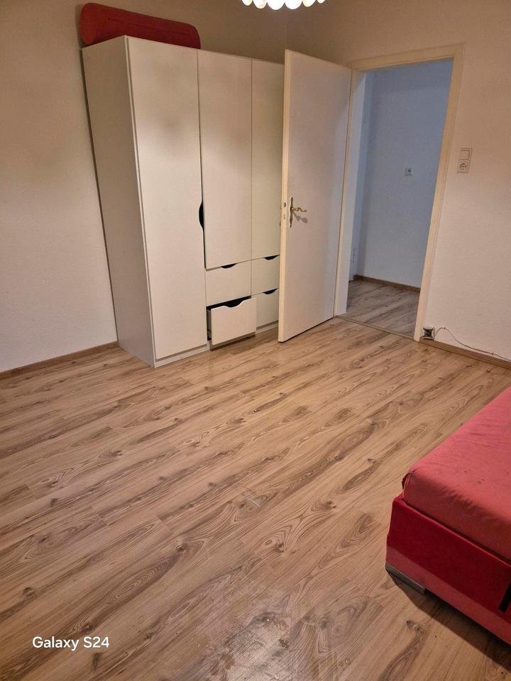 ab sofort in Esslingen WG zimmer zu vermieten zimmer
