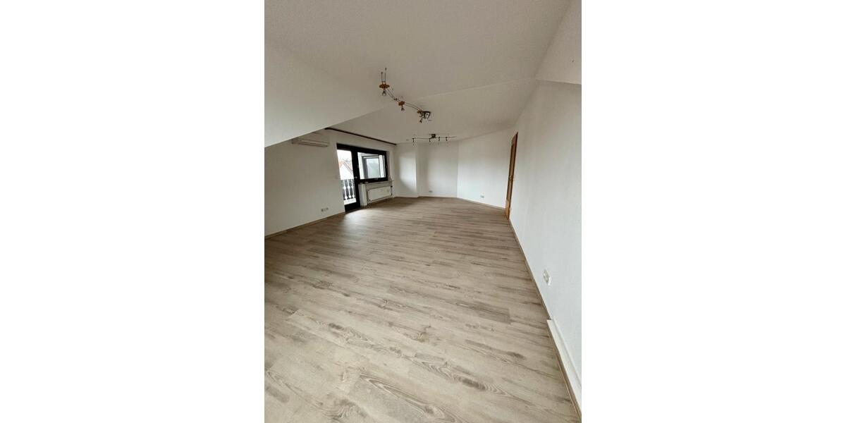 Dachgeschoßwohnung Allersberg Eismannsdorf - 3 Zimmer, 114 m&sup2;, 1.300&euro; | Angebot:24728300