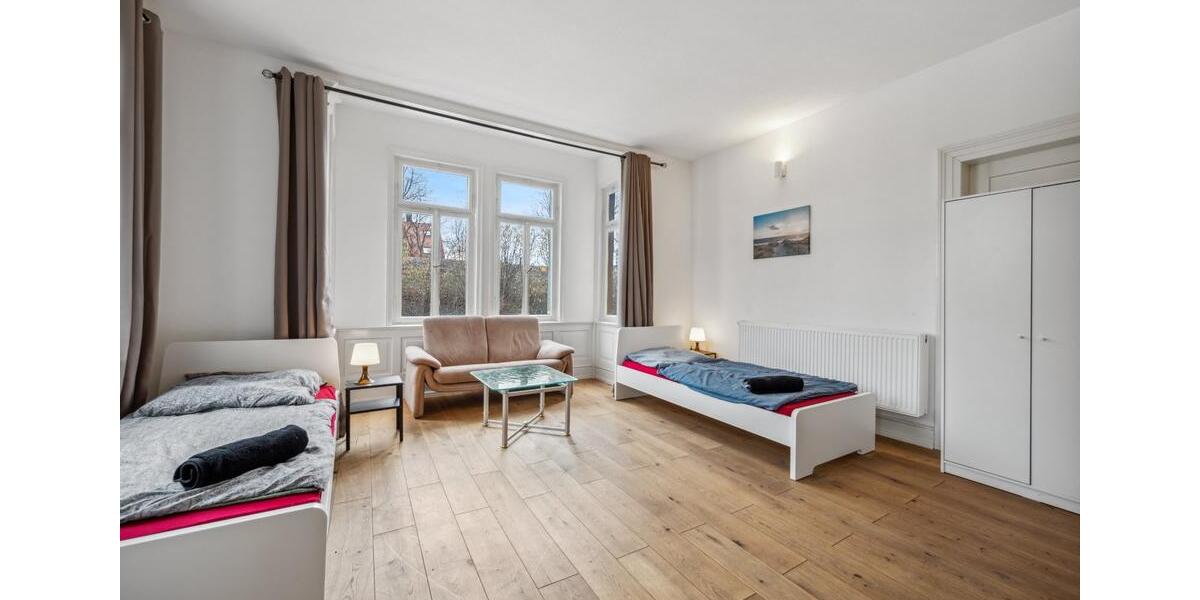 Wohnen auf Zeit Metzingen - 4 Zimmer, 140 m&sup2;, 140&euro; | Angebot:24841810