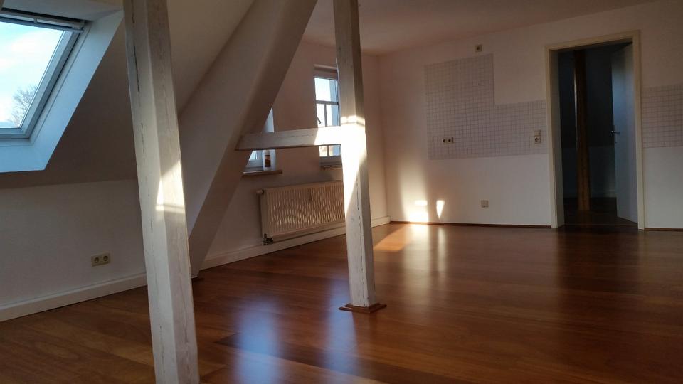 Dachgeschoßwohnung Limbach-Oberfrohna Oberfrohna - 3 Zimmer, 58 m&sup2;, 355&euro; | Angebot:26211122