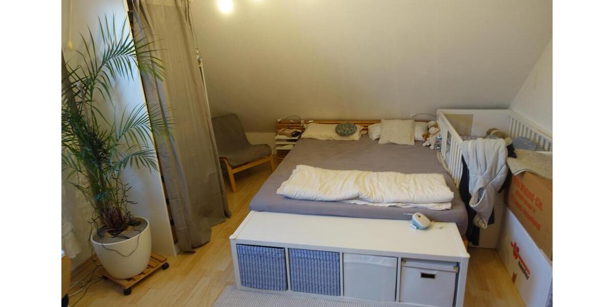 Dachgeschoßwohnung Bubenreuth - 3 Zimmer, 83 m&sup2;, 1.090&euro; | Angebot:25982195