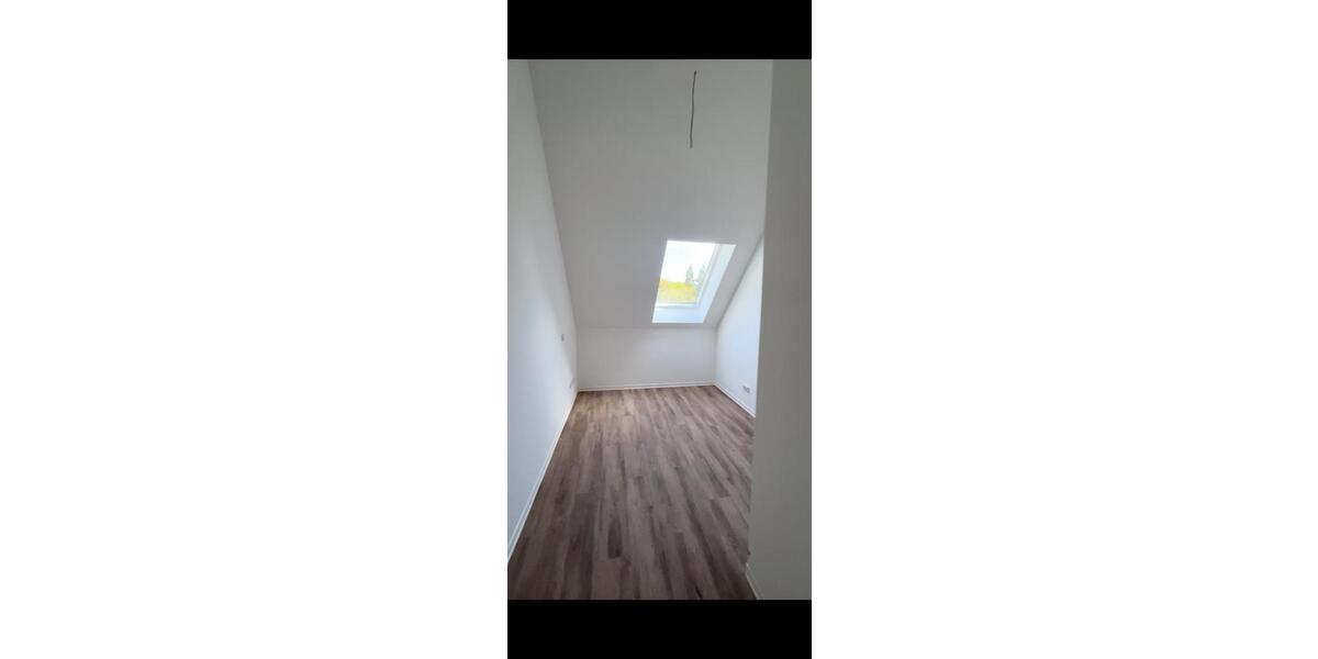 Dachgeschoßwohnung Freital - 4 Zimmer, 91 m&sup2;, 1.420&euro; | Angebot:26086293