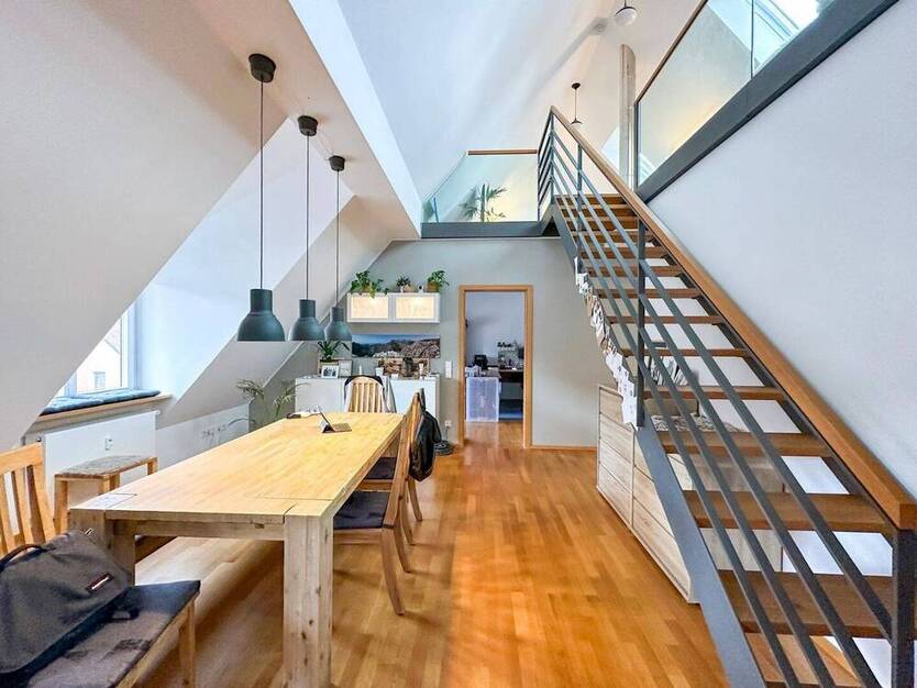 Hochwertige 3,5-Zimmer Dachgeschoss-Wohnung mit Galerie in zentraler Lage