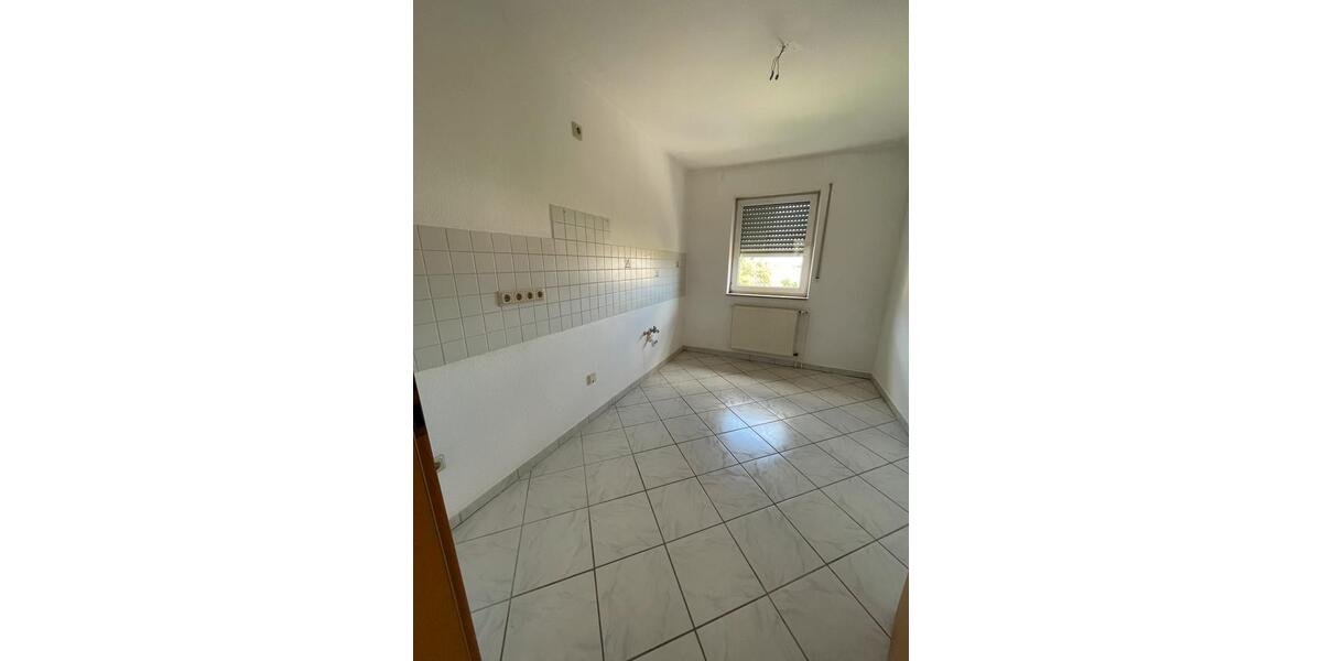 helle 3 Raum-Dachgeschosswohnung mit Balkon, Stellplatz und Rollläden in ruhiger Lage 3 zimmer