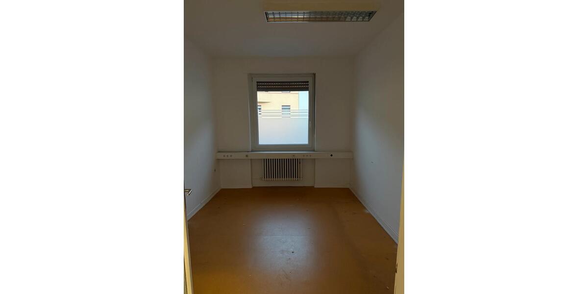 Etagenwohnung Saarbrücken Neue Bremm - 4 Zimmer, 160 m&sup2;, 2.500&euro; | Angebot:26024084