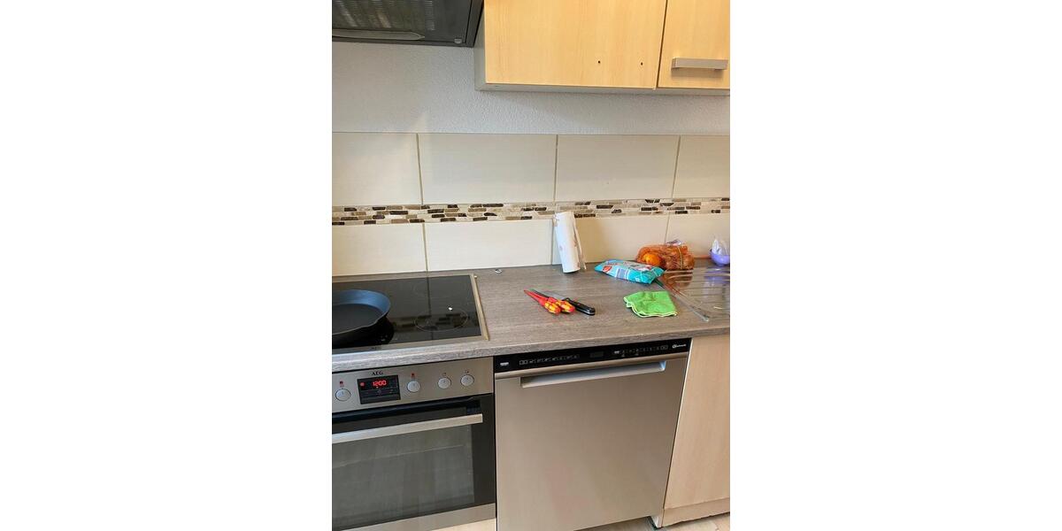 Sehr schöne und helle 2 Zimmer-Wohnung in zentraler Lage zimmer