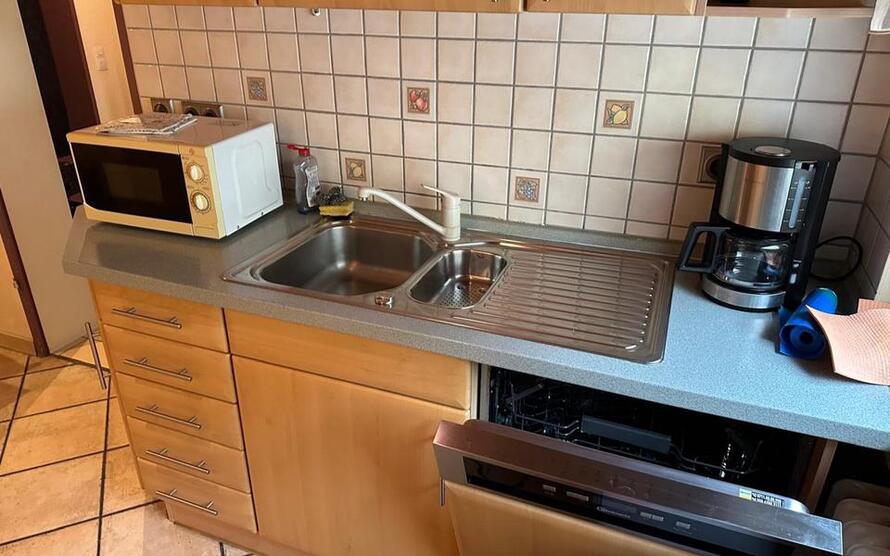 Zimmer 3 mit WLAN und Gemeinschaftsbereichen: Küche, BadWC, TV, Terrasse, Waschmaschine und Trockner zimmer
