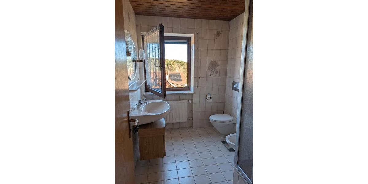 Dachgeschoßwohnung Wenzenbach - 4 Zimmer, 89 m&sup2;, 990&euro; | Angebot:26284468