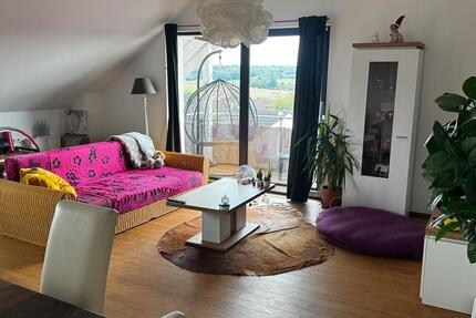 Helle 3 Zimmer Wohnung 87 qmmit EBK und Balkon, Garage und Aufzug