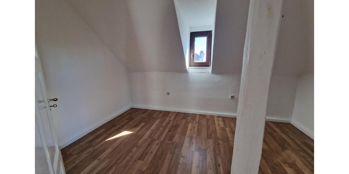 Dachgeschoßwohnung Bad Hersfeld - 5 Zimmer, 116 m&sup2;, 889&euro; | Angebot:25745440