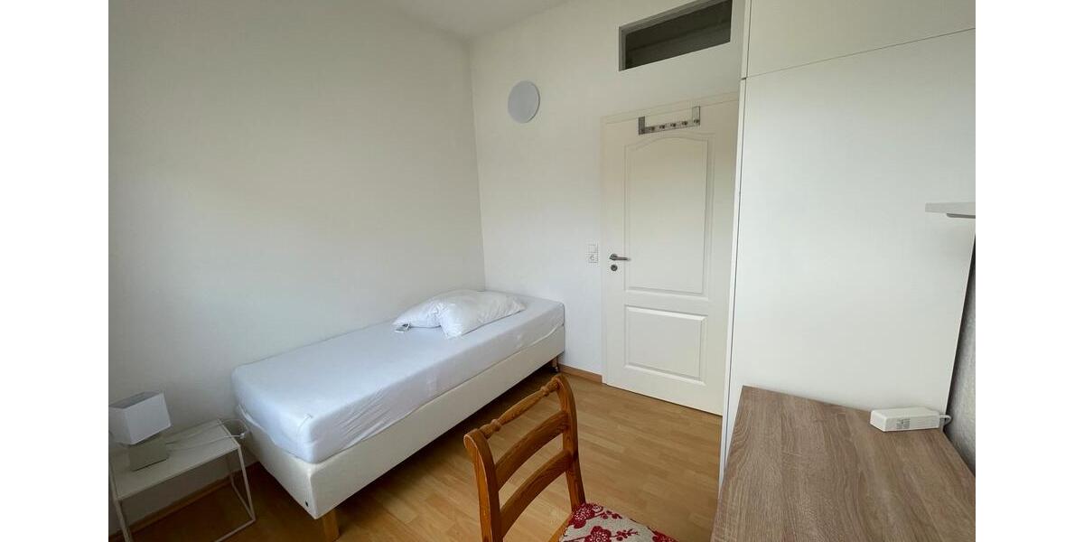 Wohnen auf Zeit Schwerin Altstadt - 4 Zimmer, 100 m&sup2;, 500&euro; | Angebot:25866743