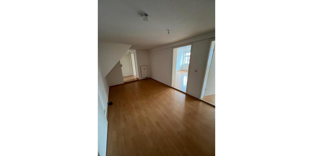 Etagenwohnung Bad Langensalza - 4 Zimmer, 100 m&sup2;, 650&euro; | Angebot:26367199