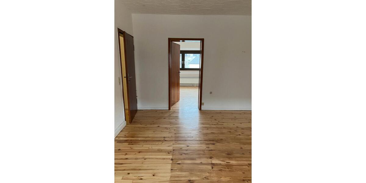 Dachgeschoßwohnung Saarbrücken West - 3 Zimmer, 72 m&sup2;, 650&euro; | Angebot:26336217