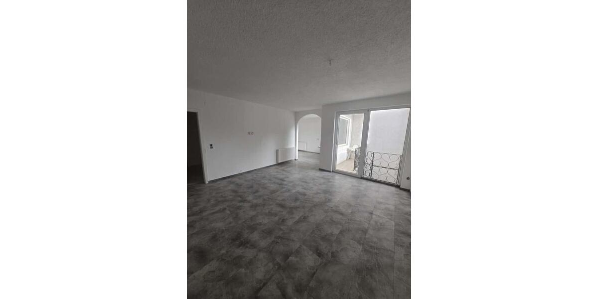 Renovierte 2 12 ZKB Wohnung in Kindenheim 2 zimmer