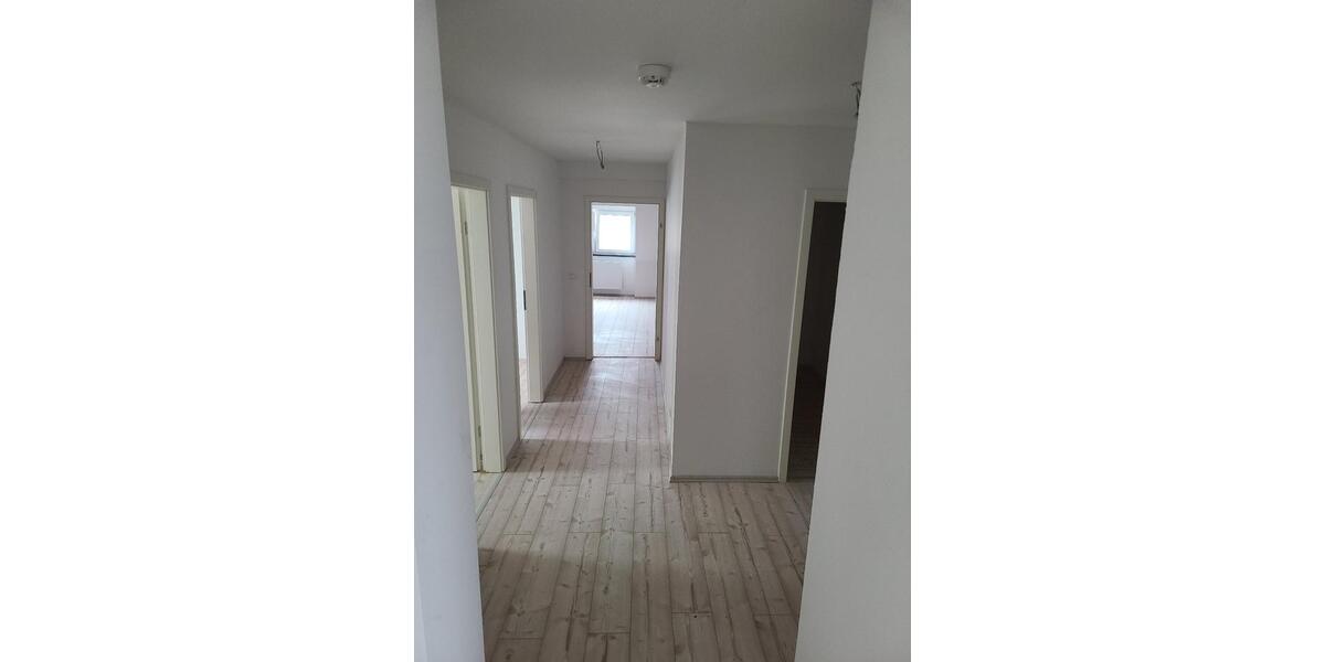 Etagenwohnung Lage - 1 Zimmer, 90 m&sup2;, 450&euro; | Angebot:25869910