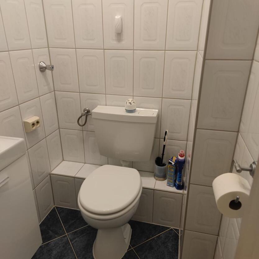Moderne 3 Zimmerwohnung, Zentrale Lage , teilmöbiliert Gäste Wc,