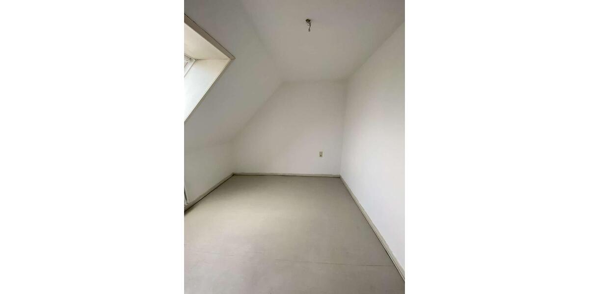 Dachgeschoßwohnung Bergen - 3 Zimmer, 63 m&sup2;, 450&euro; | Angebot:25569888