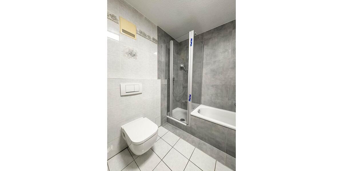 Dachgeschoßwohnung Würzburg Lengfeld - 3 Zimmer, 117 m&sup2;, 1.290&euro; | Angebot:25960436