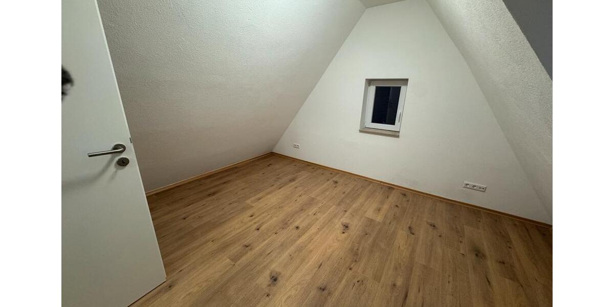 Dachgeschoßwohnung Zimmern ob Rottweil - 2 Zimmer, 50 m&sup2;, 600&euro; | Angebot:26415086