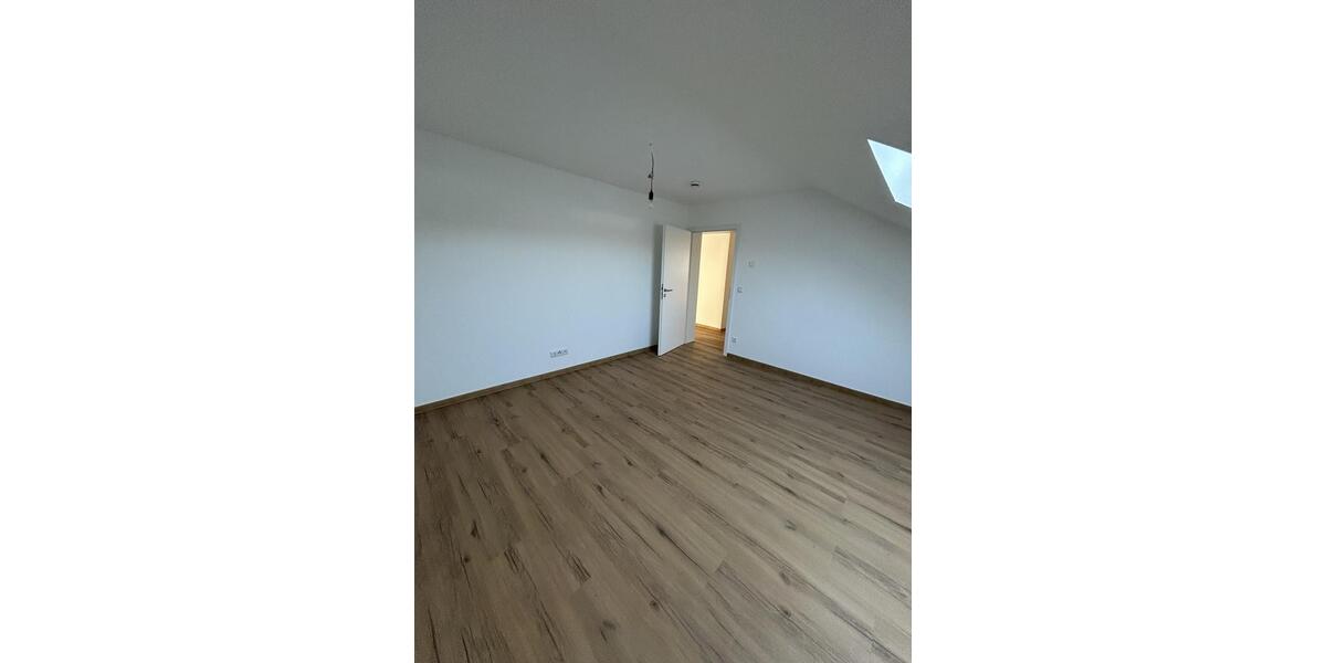 Dachgeschoßwohnung Wettenberg - 3.5 Zimmer, 82 m&sup2;, 1.150&euro; | Angebot:26644572